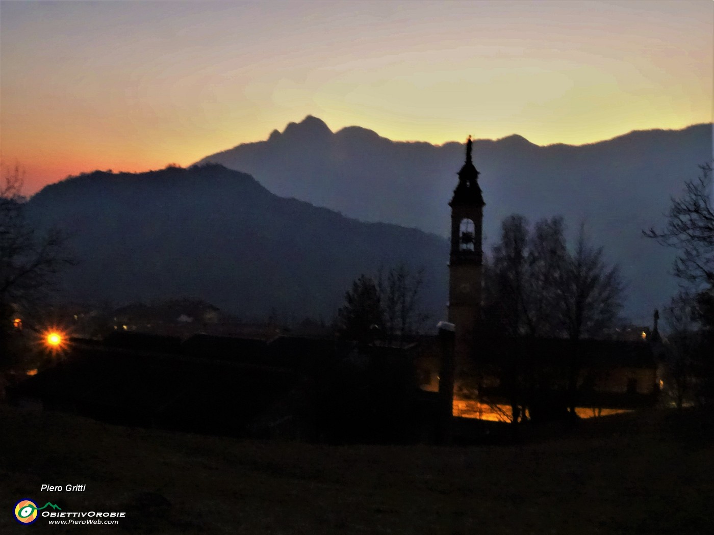 75 A Santa Croce si accendono le luci.JPG